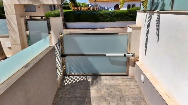 5 soveværelse Villa til salg i Villamartin, Orihuela med swimmingpool garage - € 850.000 (Ref: 10001136)