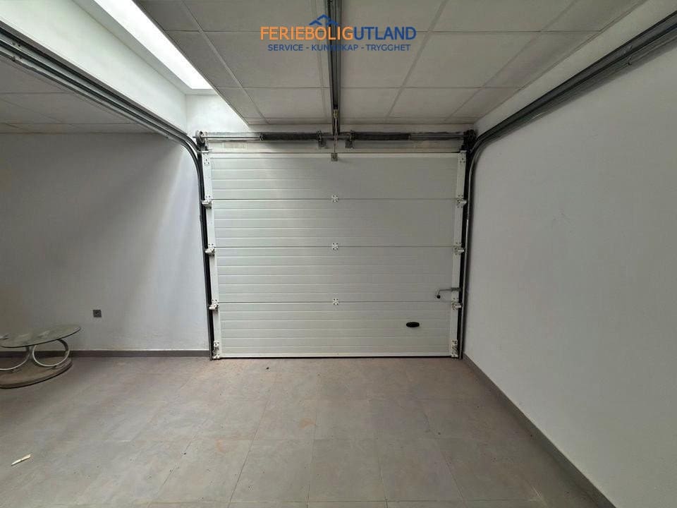 5 soveværelse Villa til salg i Villamartin med swimmingpool garage - € 850.000 (Ref: 10001136)