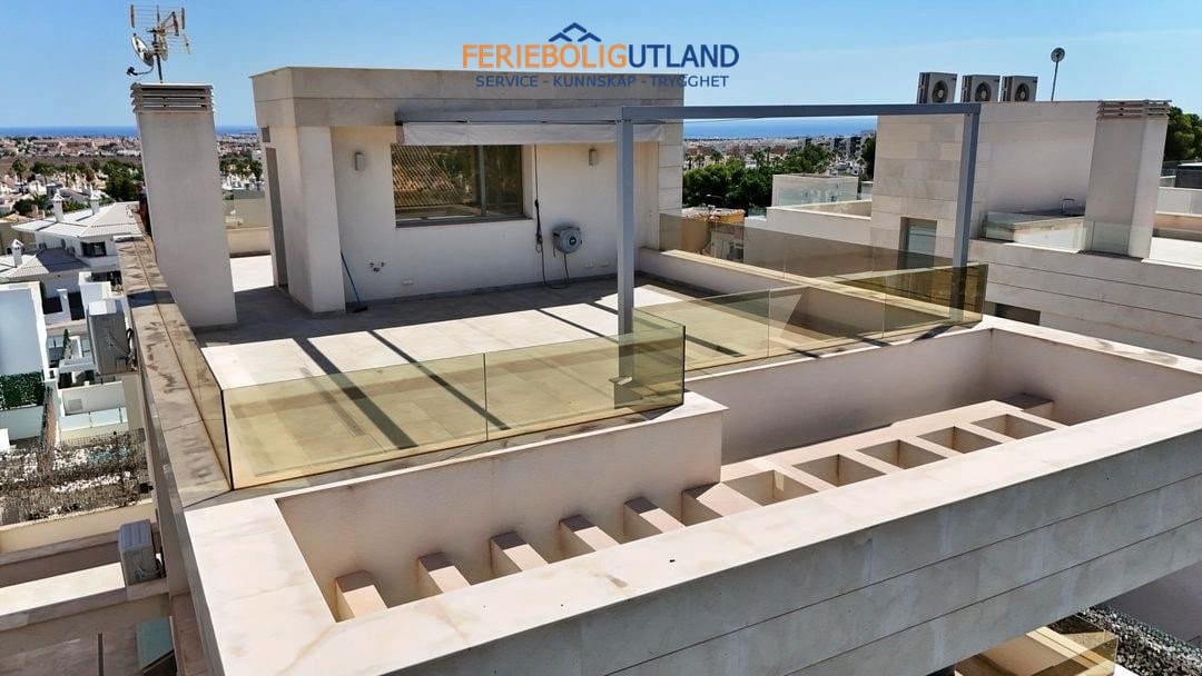 5 soveværelse Villa til salg i Villamartin med swimmingpool garage - € 850.000 (Ref: 10001136)