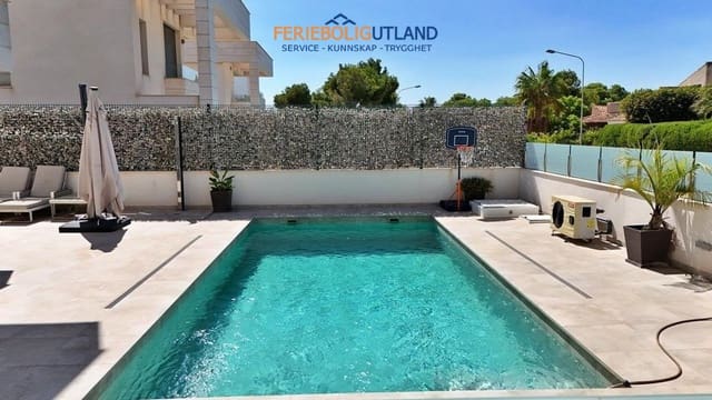 5 soveværelse Villa til salg i Villamartin, Orihuela med swimmingpool garage - € 850.000 (Ref: 10001136)