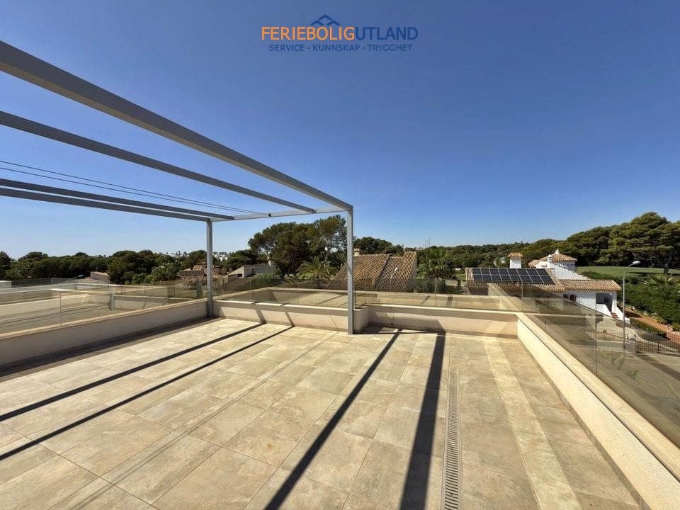 5 soveværelse Villa til salg i Villamartin med swimmingpool garage - € 850.000 (Ref: 10001136)
