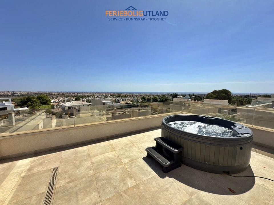 5 soveværelse Villa til salg i Villamartin med swimmingpool garage - € 850.000 (Ref: 10001136)