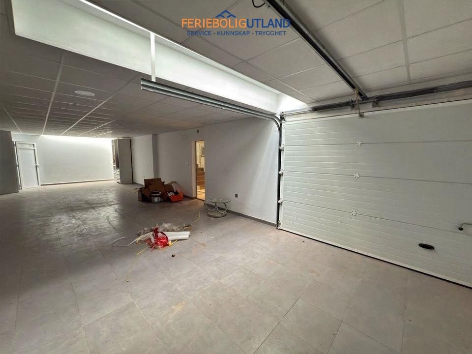5 soveværelse Villa til salg i Villamartin med swimmingpool garage - € 850.000 (Ref: 10001136)