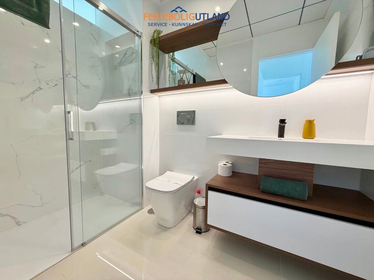 2 bedroom Apartment for sale in Ciudad Quesada with pool garage - € 359,000 (Ref: 10001145)