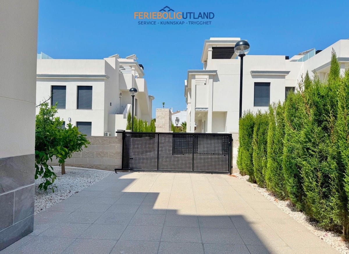 2 bedroom Apartment for sale in Ciudad Quesada with pool garage - € 359,000 (Ref: 10001145)