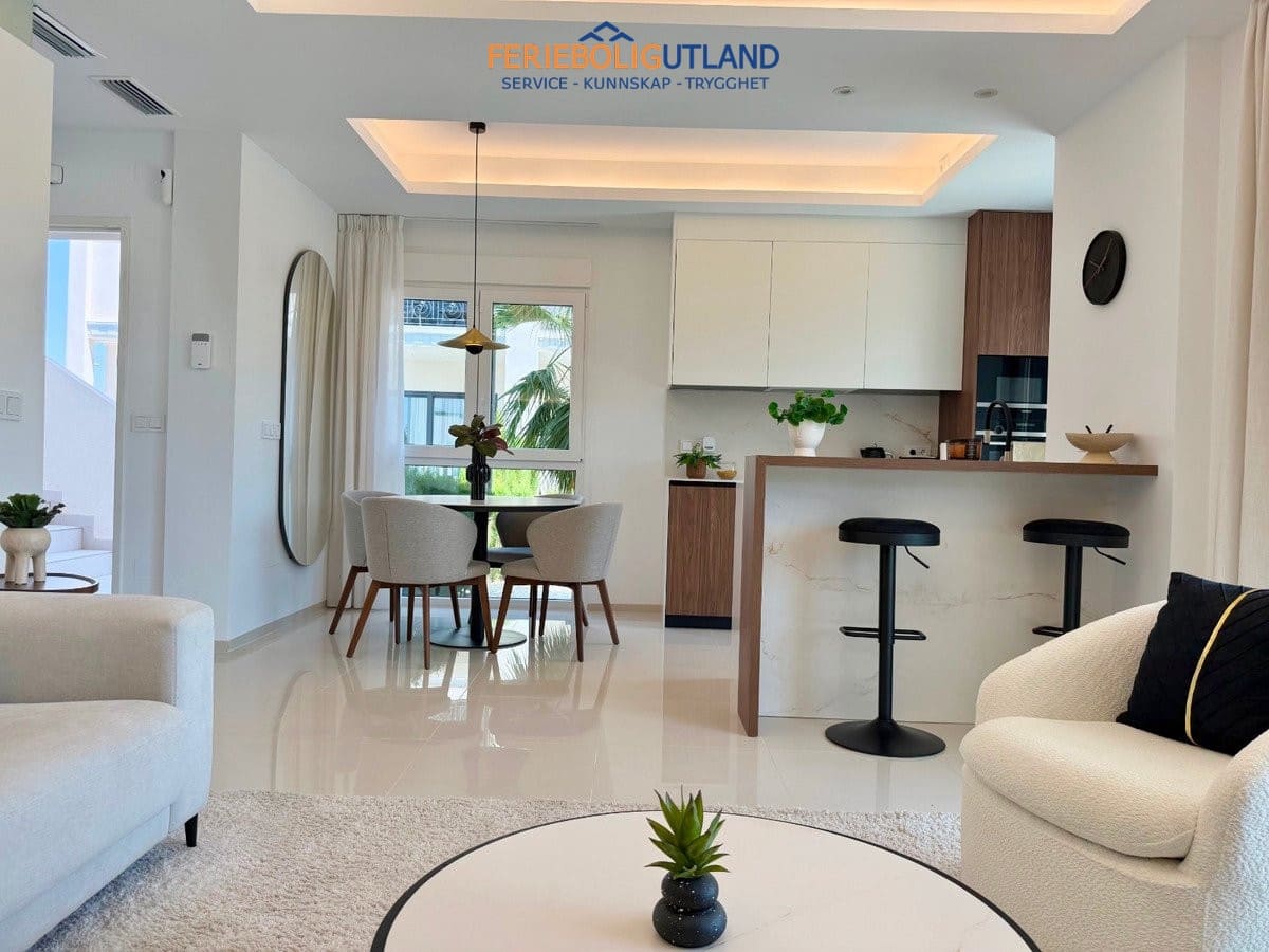 2 bedroom Apartment for sale in Ciudad Quesada with pool garage - € 359,000 (Ref: 10001145)