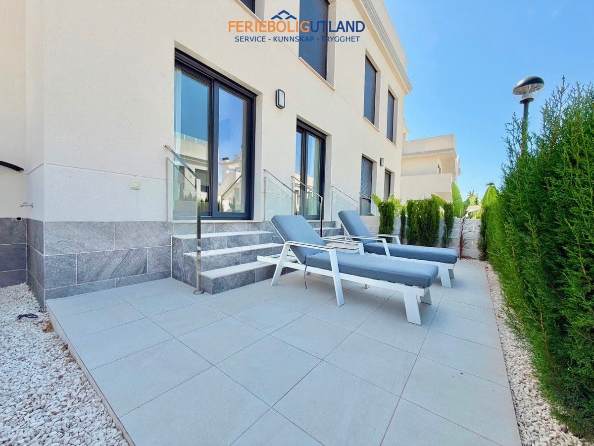 2 bedroom Apartment for sale in Ciudad Quesada with pool garage - € 359,000 (Ref: 10001145)