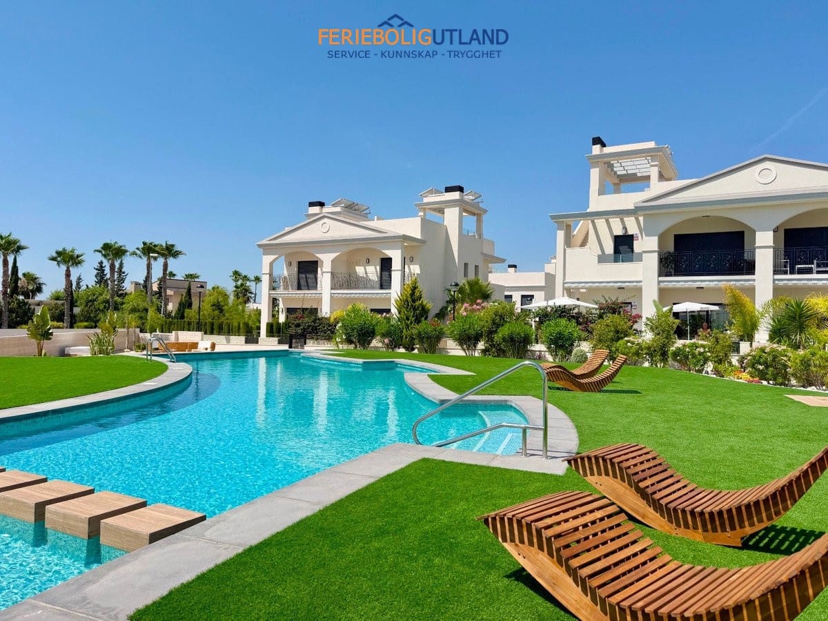 2 bedroom Apartment for sale in Ciudad Quesada with pool garage - € 359,000 (Ref: 10001145)