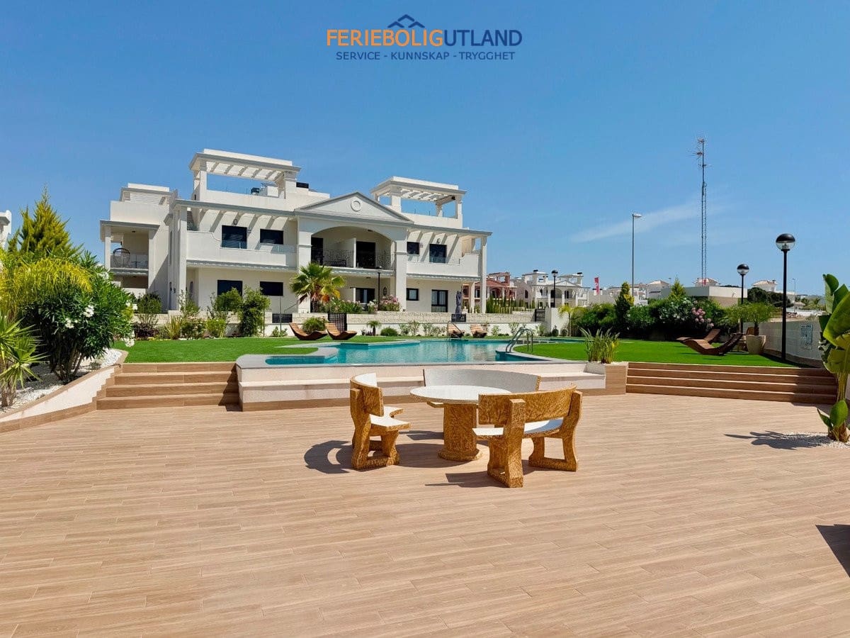 2 bedroom Apartment for sale in Ciudad Quesada with pool garage - € 359,000 (Ref: 10001145)
