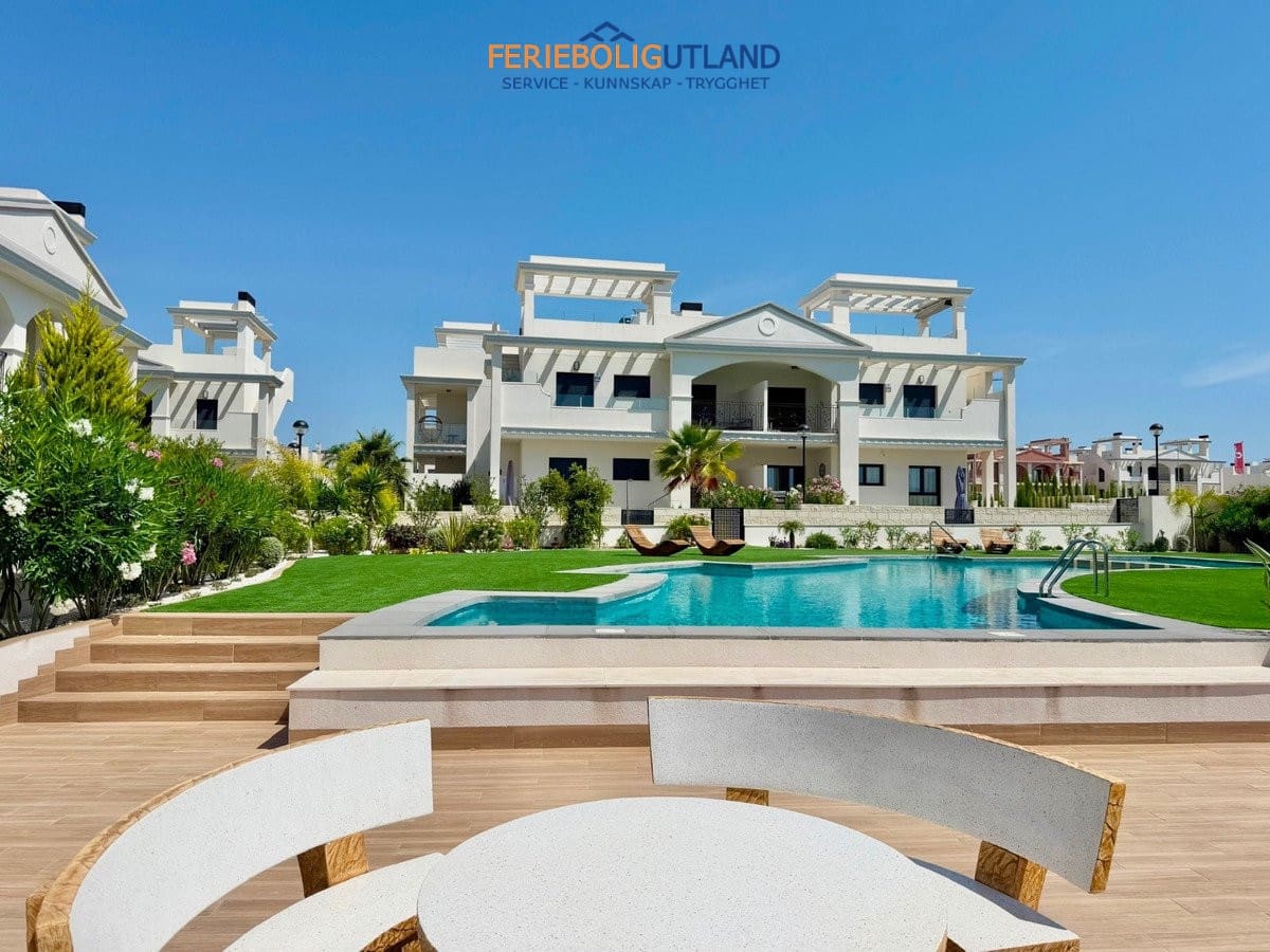 2 bedroom Apartment for sale in Ciudad Quesada with pool garage - € 359,000 (Ref: 10001145)
