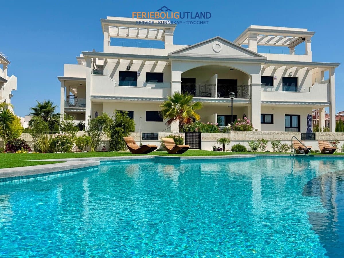 2 bedroom Apartment for sale in Ciudad Quesada with pool garage - € 359,000 (Ref: 10001145)