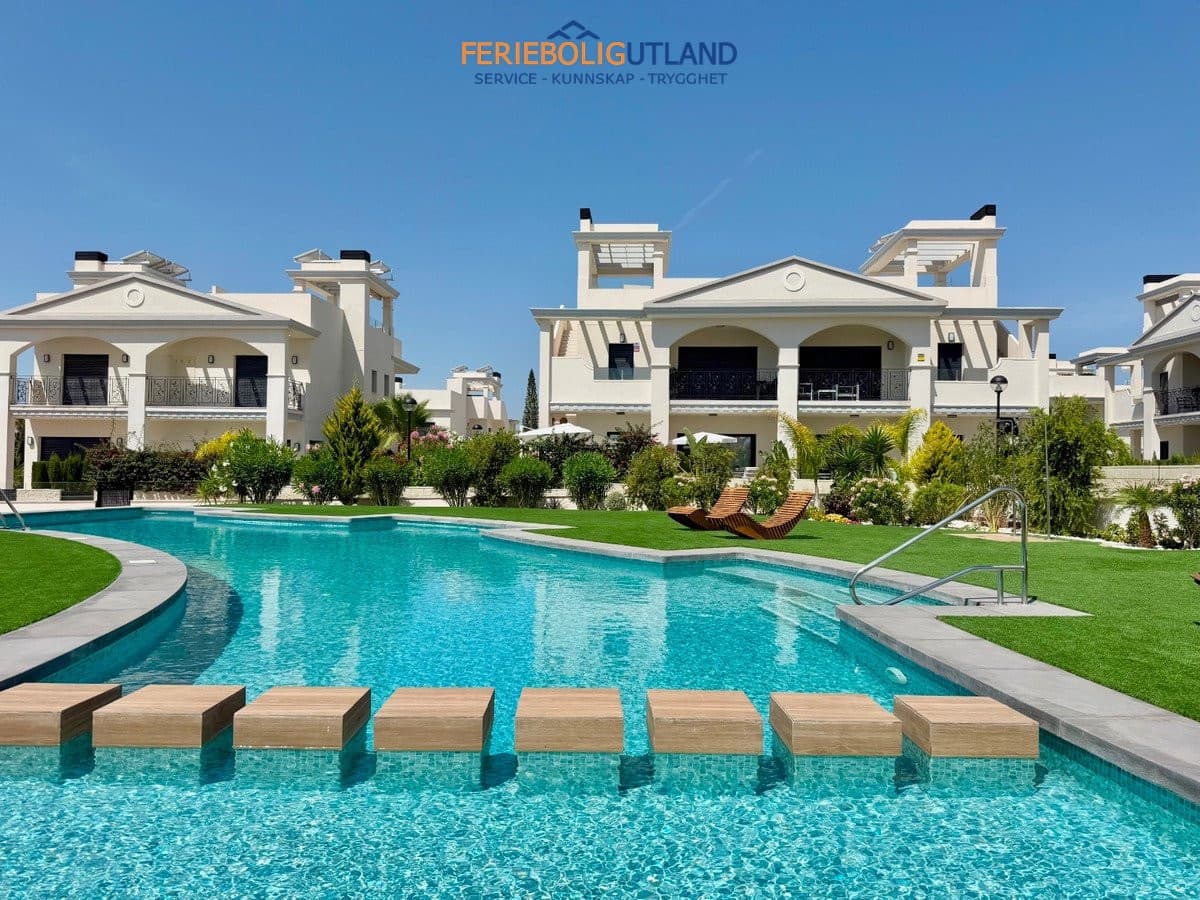 2 bedroom Apartment for sale in Ciudad Quesada with pool garage - € 359,000 (Ref: 10001145)