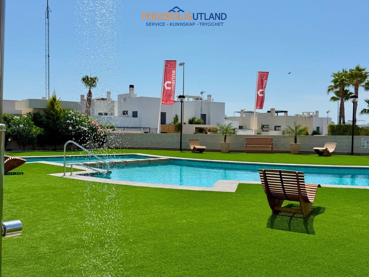 2 bedroom Apartment for sale in Ciudad Quesada with pool garage - € 359,000 (Ref: 10001145)