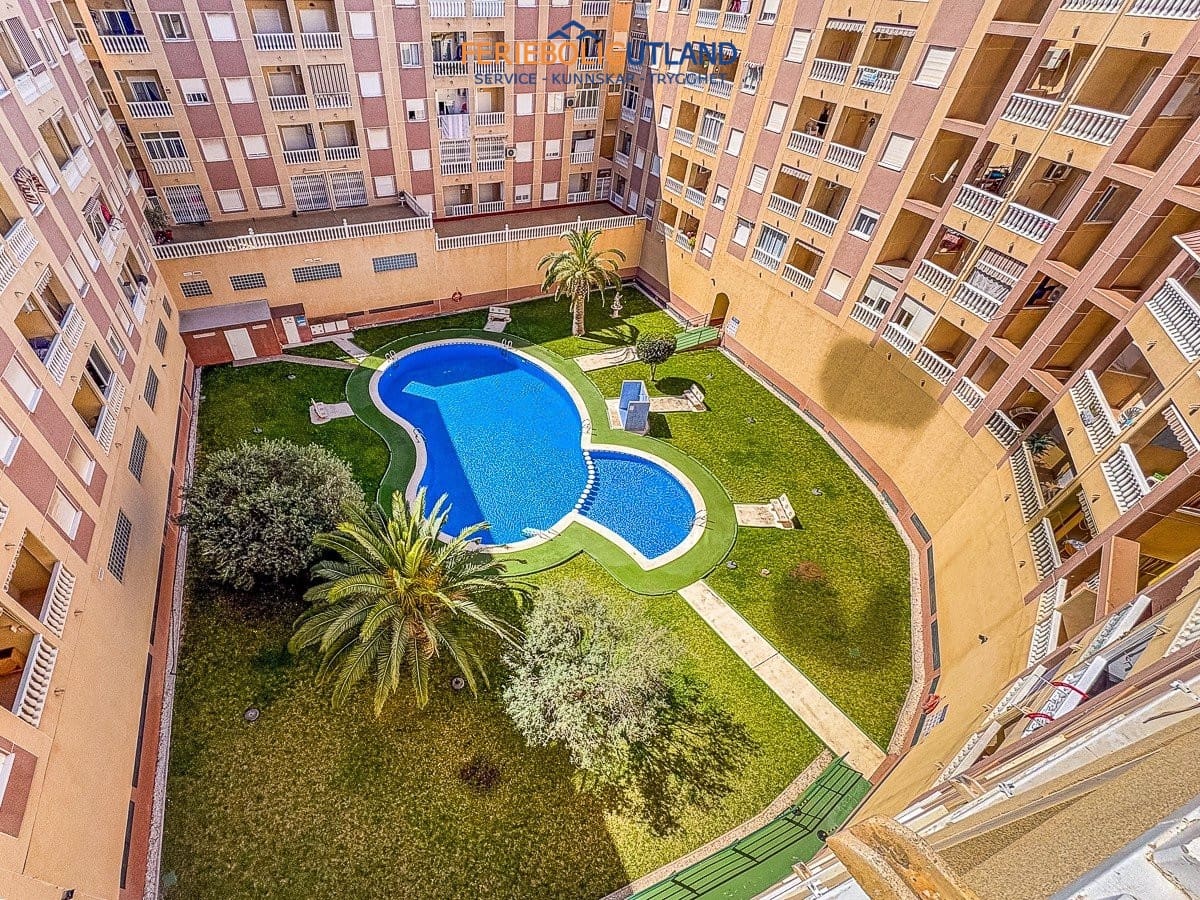2 slaapkamer Appartement te koop in Torrevieja met zwembad garage - € 139.500 (Ref: 10001146)