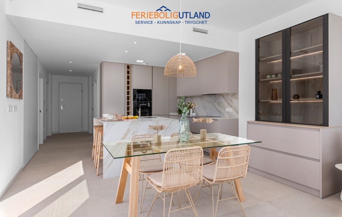 3 soveværelse Villa til salg i Los Alcazares med swimmingpool garage - € 565.000 (Ref: 10001150)