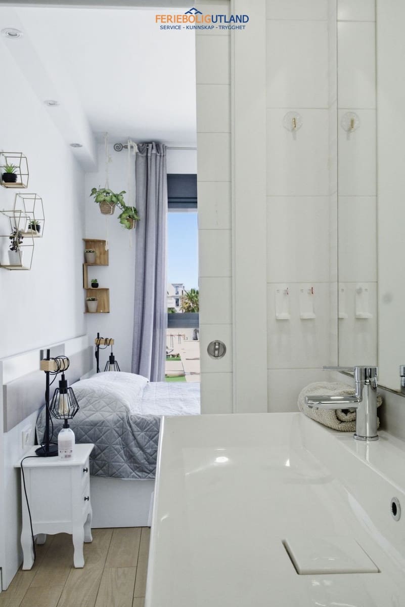 2 sovrum Lägenhet till salu i La Zenia med pool garage - 249 000 € (Ref: 10001154)