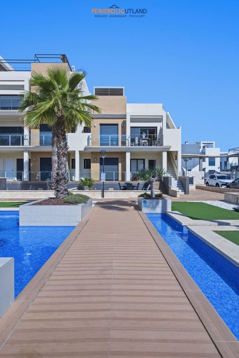 2 sovrum Lägenhet till salu i La Zenia med pool garage - 249 000 € (Ref: 10001154)