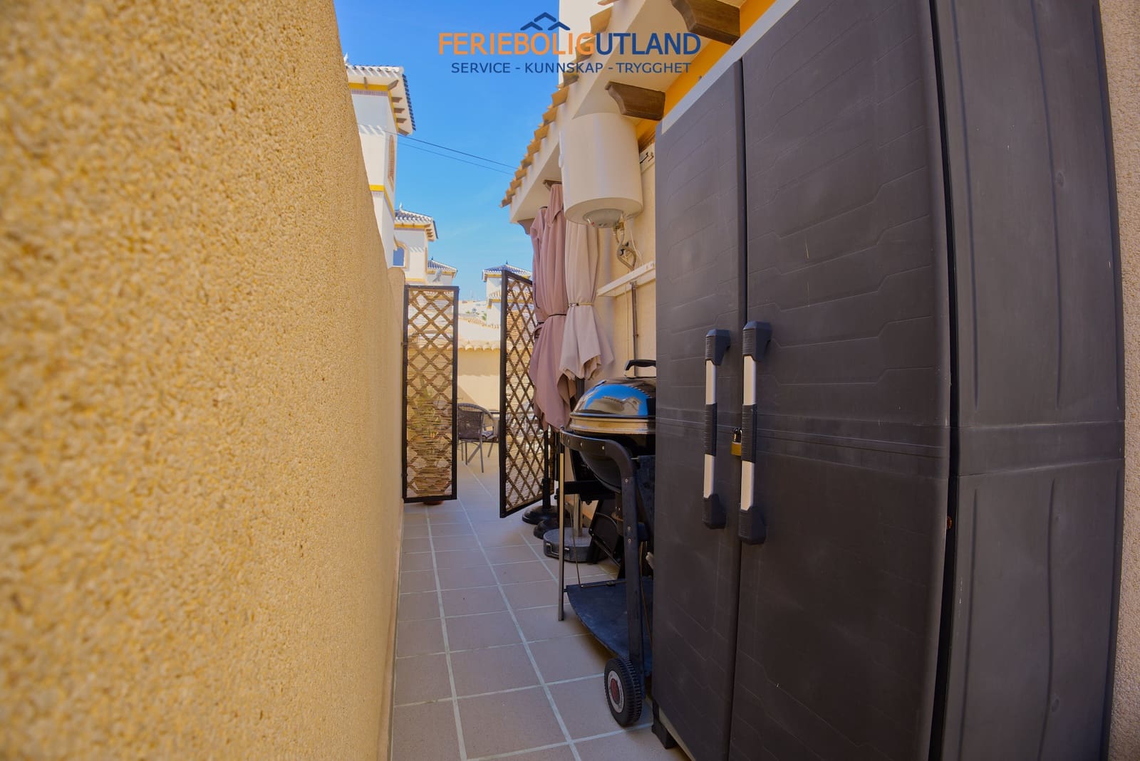 3 bedroom Villa for sale in Torrevieja with pool garage - € 415,000 (Ref: 10001155)