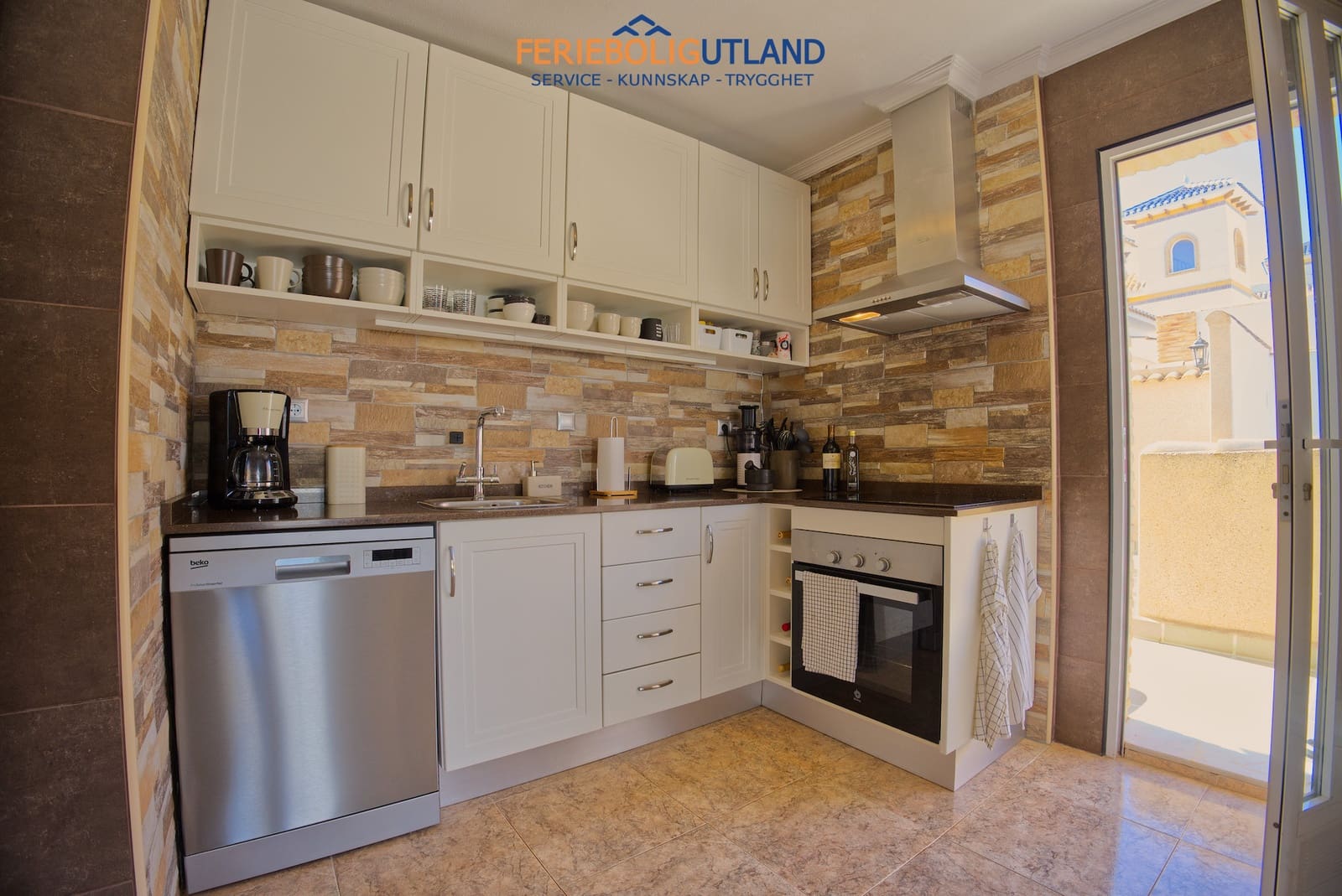 3 bedroom Villa for sale in Torrevieja with pool garage - € 415,000 (Ref: 10001155)