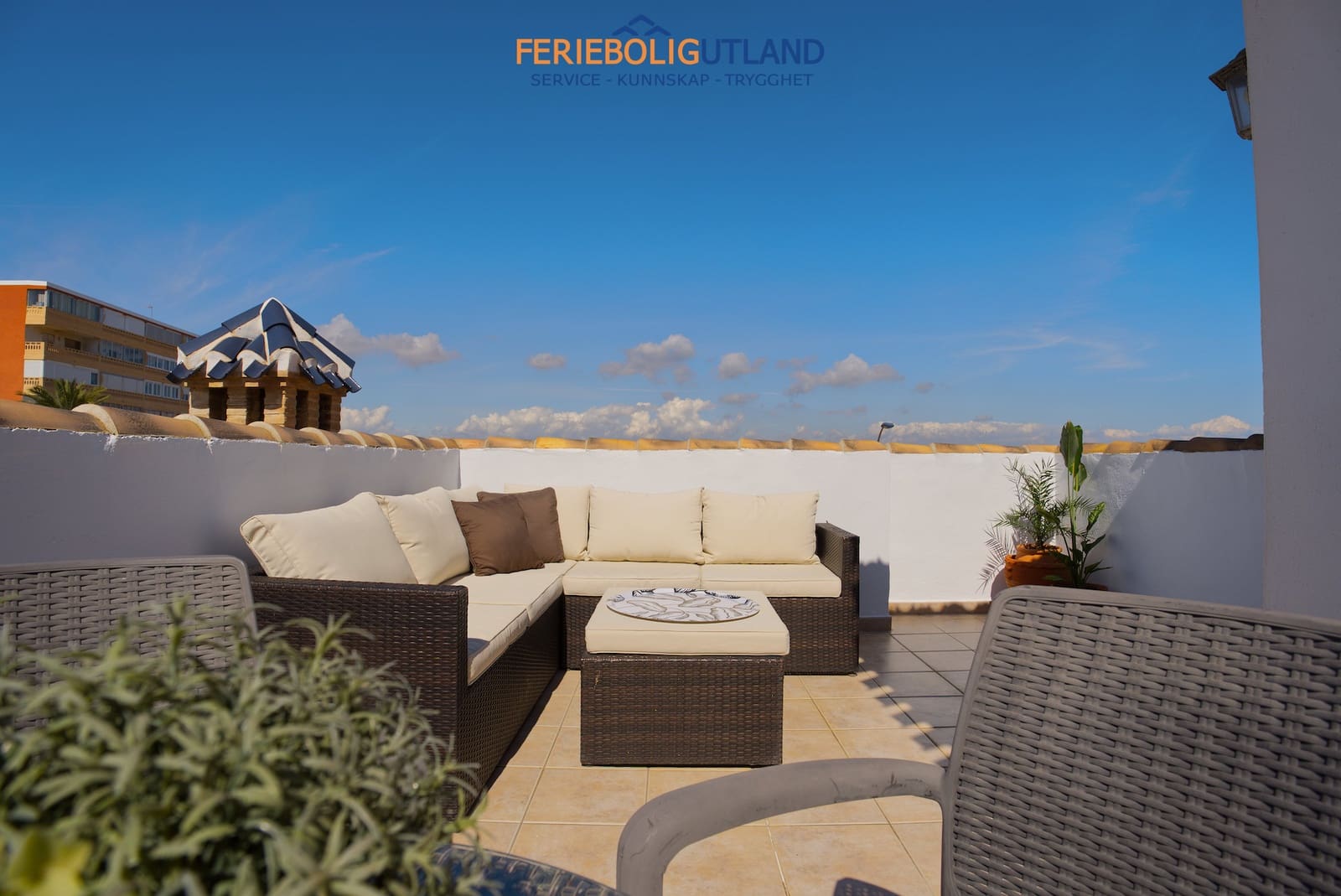 3 bedroom Villa for sale in Torrevieja with pool garage - € 415,000 (Ref: 10001155)
