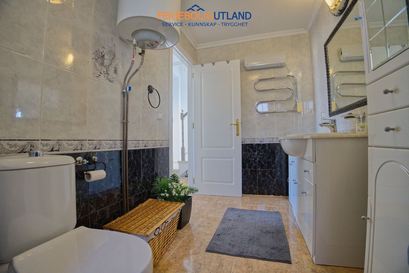 3 bedroom Villa for sale in Torrevieja with pool garage - € 415,000 (Ref: 10001155)