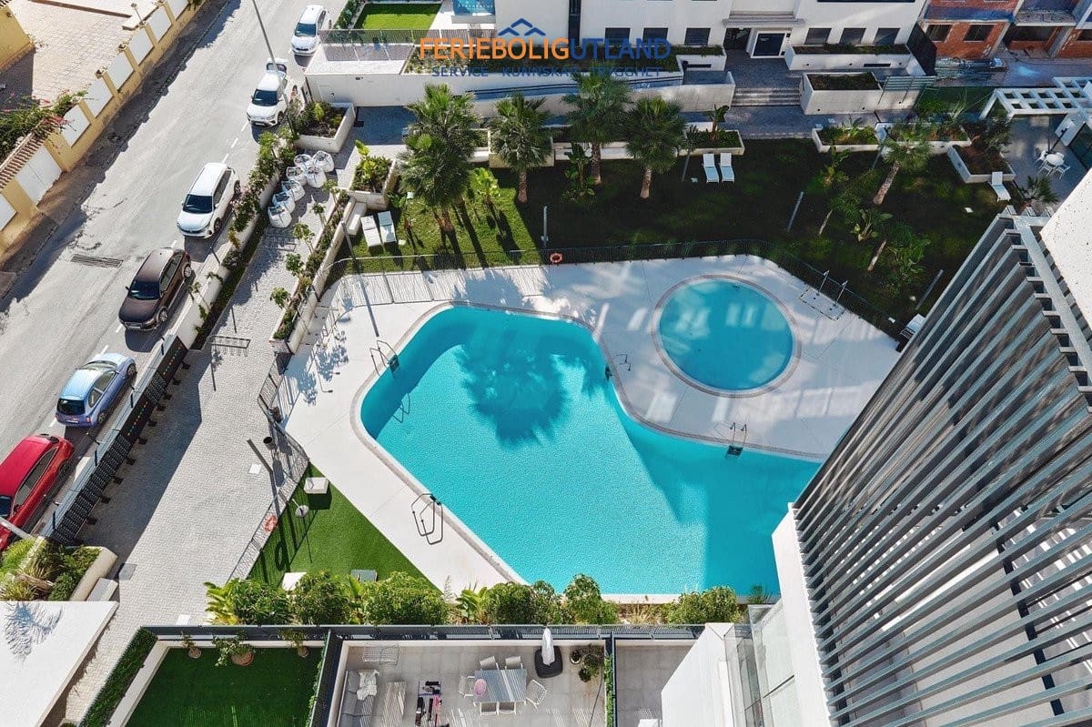 2 soveværelse Lejlighed til salg i Campoamor med swimmingpool garage - € 299.000 (Ref: 10001160)
