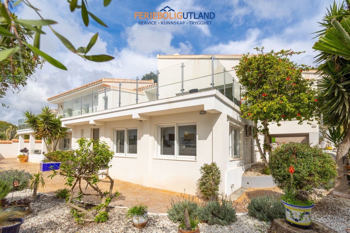 8 sypialnia Willa na sprzedaż w Campoamor z basenem - 1 250 000 € (Ref: 10006865)