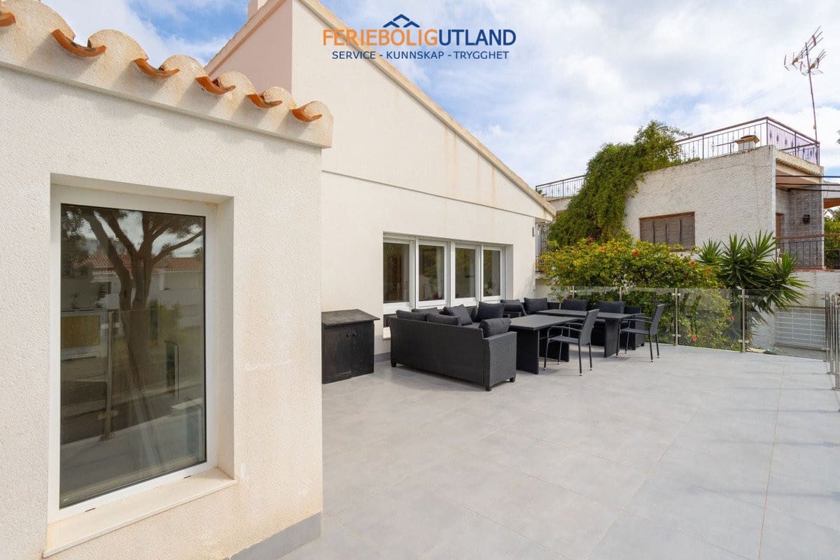 8 sypialnia Willa na sprzedaż w Campoamor z basenem - 1 250 000 € (Ref: 10006865)