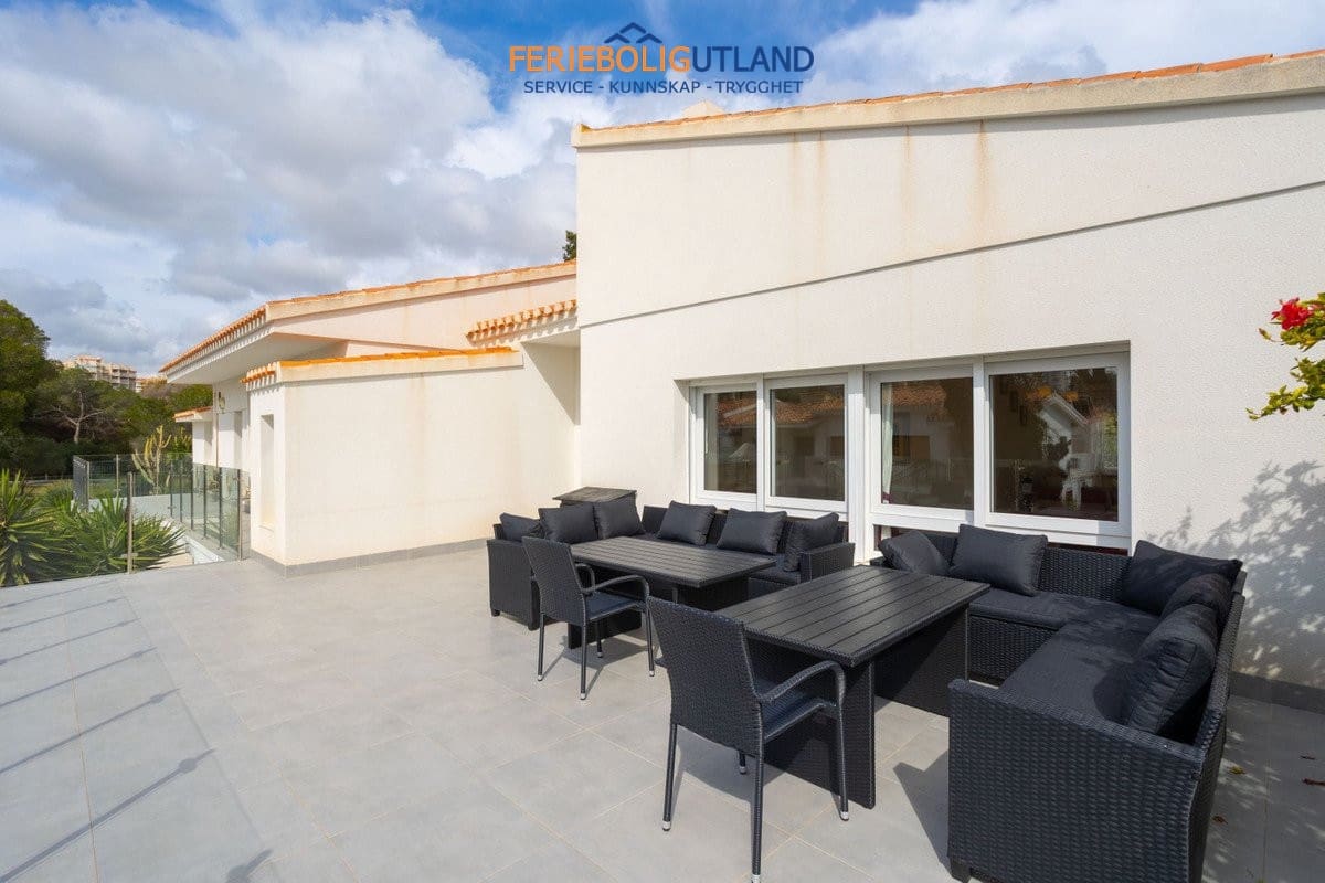8 sypialnia Willa na sprzedaż w Campoamor z basenem - 1 250 000 € (Ref: 10006865)