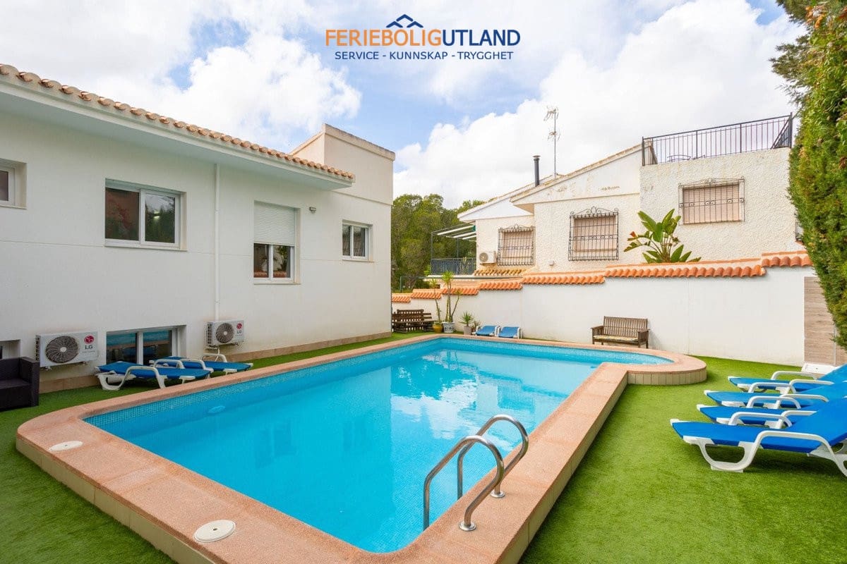8 sypialnia Willa na sprzedaż w Campoamor z basenem - 1 250 000 € (Ref: 10006865)