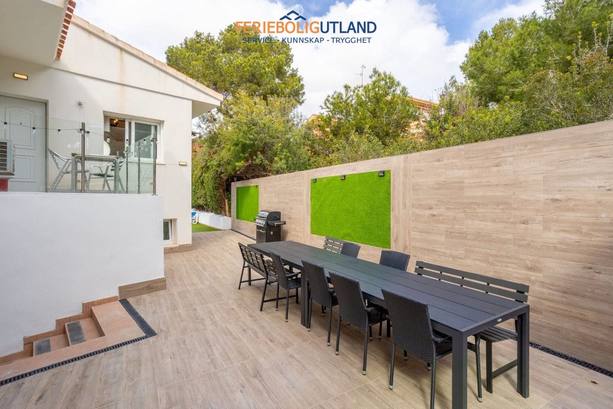 8 sypialnia Willa na sprzedaż w Campoamor z basenem - 1 250 000 € (Ref: 10006865)