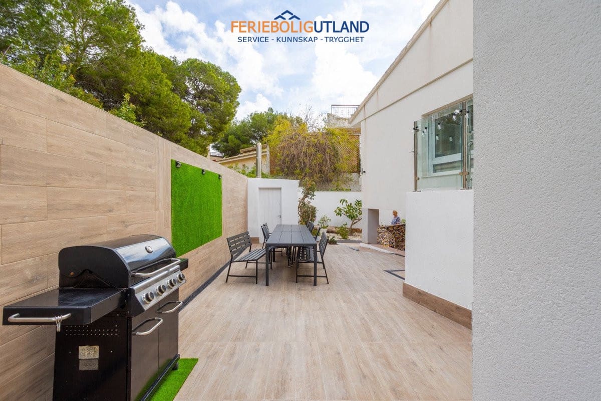8 sypialnia Willa na sprzedaż w Campoamor z basenem - 1 250 000 € (Ref: 10006865)