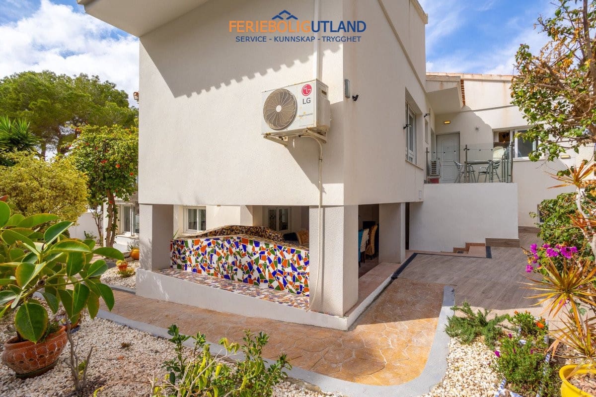 8 sypialnia Willa na sprzedaż w Campoamor z basenem - 1 250 000 € (Ref: 10006865)
