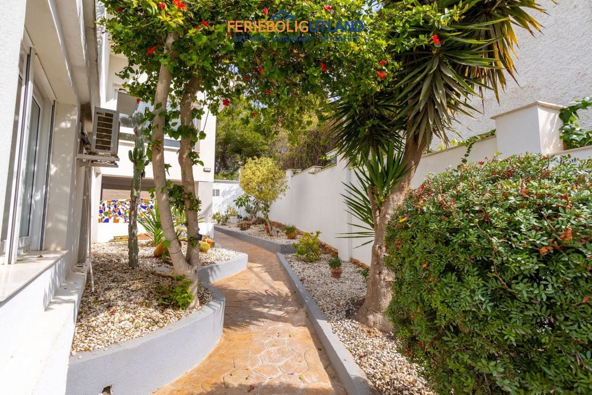 8 sypialnia Willa na sprzedaż w Campoamor z basenem - 1 250 000 € (Ref: 10006865)