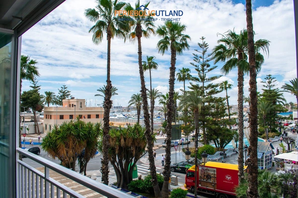 Apartamento de 2 habitaciones en Torrevieja en venta - 480.000 € (Ref: 10006866)