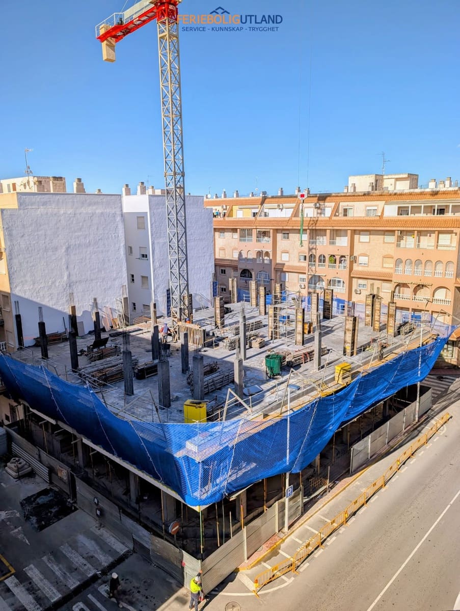 Apartamento de 2 habitaciones en Torrevieja en venta con piscina garaje - 349.000 € (Ref: 10006871)