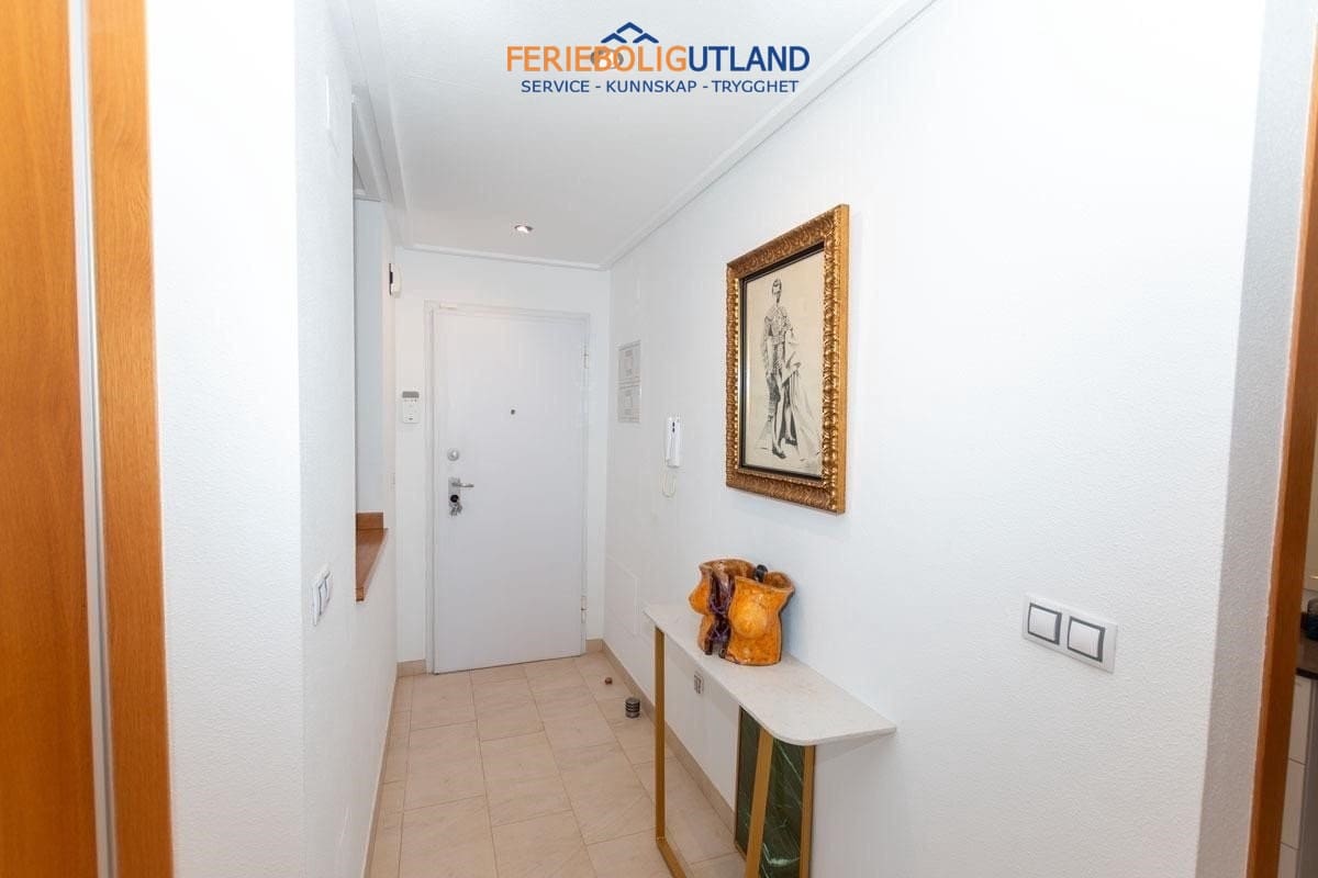 3 soveværelse Lejlighed til salg i Villamartin med swimmingpool garage - € 395.000 (Ref: 10006872)