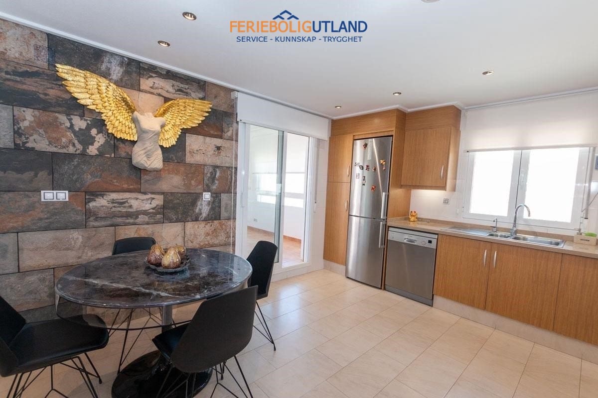 3 soveværelse Lejlighed til salg i Villamartin med swimmingpool garage - € 395.000 (Ref: 10006872)