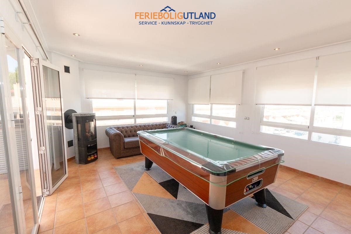 3 soveværelse Lejlighed til salg i Villamartin med swimmingpool garage - € 395.000 (Ref: 10006872)