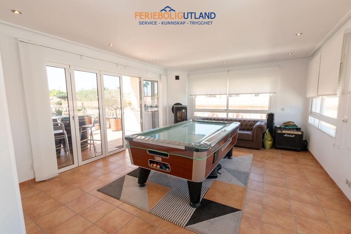 3 soveværelse Lejlighed til salg i Villamartin med swimmingpool garage - € 395.000 (Ref: 10006872)