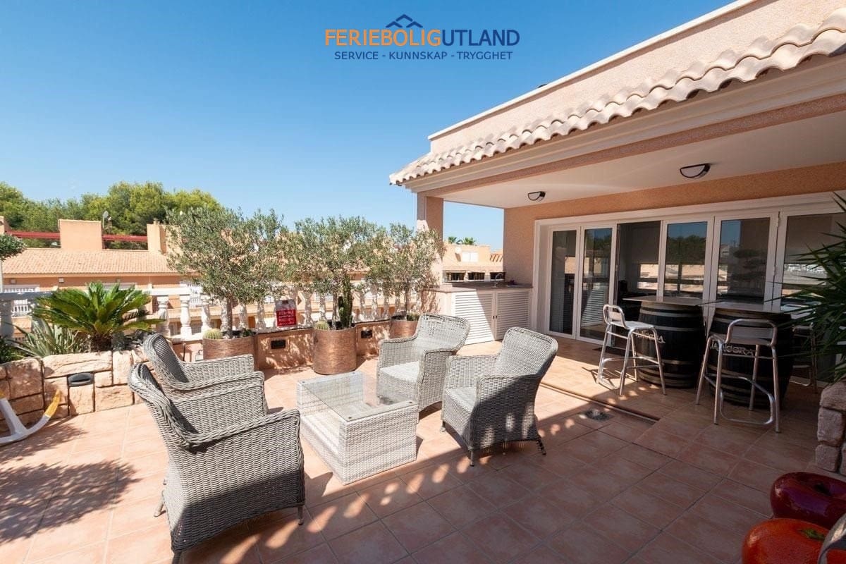 3 soveværelse Lejlighed til salg i Villamartin med swimmingpool garage - € 395.000 (Ref: 10006872)