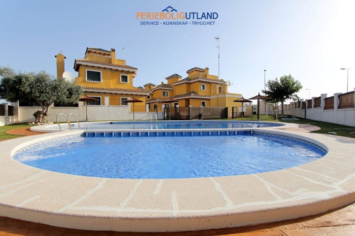 Chalet de 3 habitaciones en Ciudad Quesada en venta con piscina garaje - 295.000 € (Ref: 10006876)
