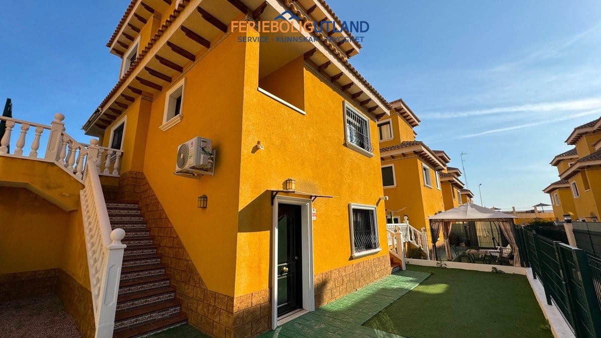 Chalet de 3 habitaciones en Ciudad Quesada en venta con piscina garaje - 295.000 € (Ref: 10006876)