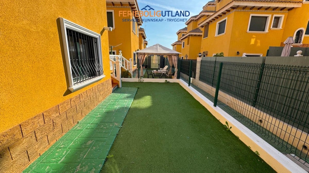 Chalet de 3 habitaciones en Ciudad Quesada en venta con piscina garaje - 295.000 € (Ref: 10006876)