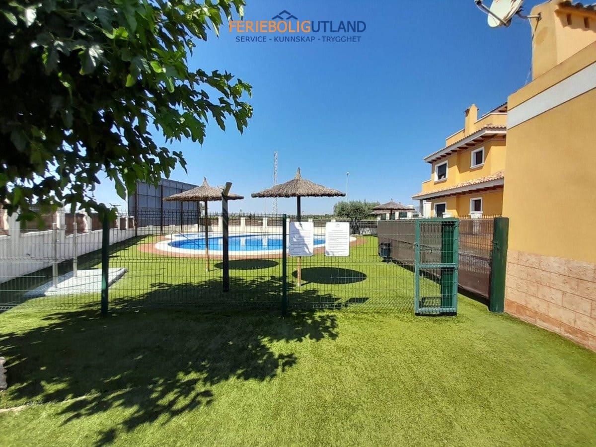 Chalet de 3 habitaciones en Ciudad Quesada en venta con piscina garaje - 295.000 € (Ref: 10006876)