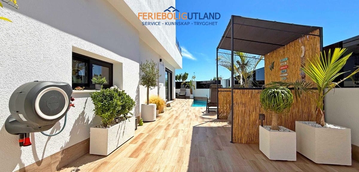 2 bedroom Villa for sale in San Pedro del Pinatar with pool garage - € 495,000 (Ref: 10006878)