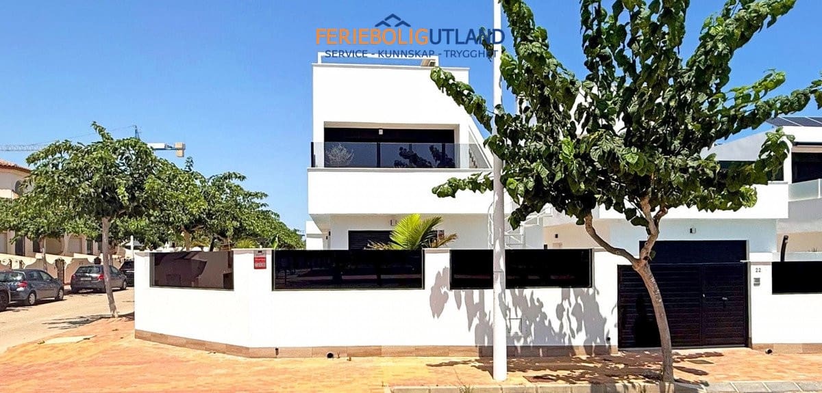 2 bedroom Villa for sale in San Pedro del Pinatar with pool garage - € 495,000 (Ref: 10006878)