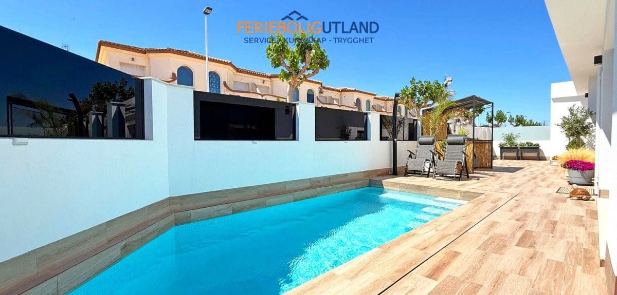 2 bedroom Villa for sale in San Pedro del Pinatar with pool garage - € 495,000 (Ref: 10006878)