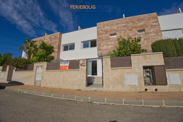 4 soveværelse Byhus til salg i San Pedro del Pinatar ciudad, San Pedro del Pinatar med swimmingpool garage - € 342.000 (Ref: 10006879)