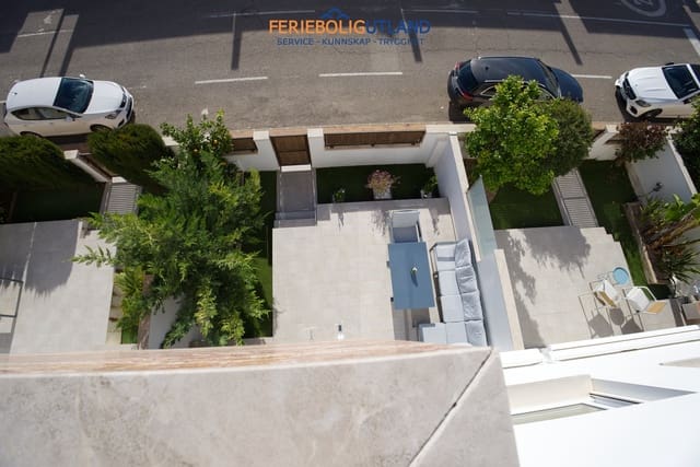 4 soveværelse Byhus til salg i San Pedro del Pinatar ciudad, San Pedro del Pinatar med swimmingpool garage - € 342.000 (Ref: 10006879)
